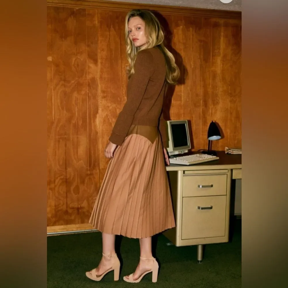 007. 60’s Vibes Pleated Skirt- Cafe
